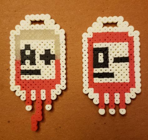 Perler beads blood bag bead fuse melty pattern kandi menhera medical craft diy emo vampire Halloween hospital Teeth Perler Beads, Gerard Way Perler Beads, It Perler Beads, It Perler Bead Patterns, Slipknot Perler Beads, Nurse Perler Beads, Red Perler Bead Patterns, Perler Bead Patterns Scene, Emo Perler Bead Patterns