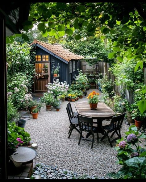 Dreamy Backyard, Cottage Garden Design, Dream Yard, Backyard Retreat, Backyard Garden Design, Plants And Flowers, Courtyard Garden, Backyard Patio Designs, Back Garden