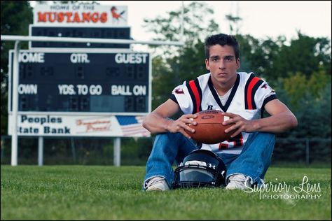 Senior Photography Senior Pictures For Boys, Male Pictures, Sr Pictures, Football Senior Pictures, Guy Poses, Senior Photos Boys, Football Poses, Senior Boy Photography, Senior Football