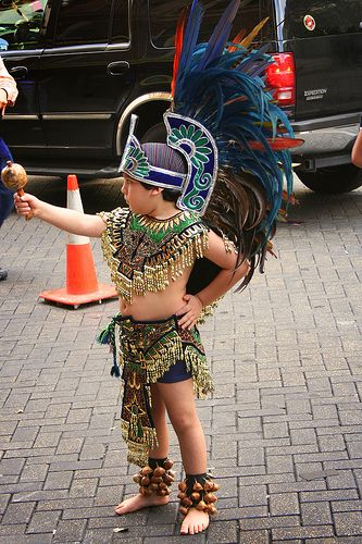 Aztec Costume, Warrior Princess Costume, Carribean Carnival Costumes, Aztec Artwork, Aztec Tattoo Designs, Mexican Culture Art, Day Of Dead, Aztec Culture, Native American Pictures