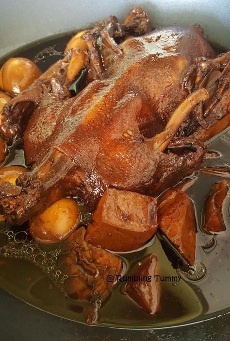 Rumbling Tummy: Teochew Braised duck 潮州卤鸭 Peking Roasted Duck, Chinese Chicken Wings, Roasted Duck Recipes, Confinement Food, Braised Duck, Duck Recipe, Roasted Duck, Almond Chicken, Authentic Chinese Recipes