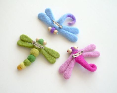 dragonfly brooches... love the one with the felted bead body: Felt Dragonfly, Diy Laine, Wool Jewelry, Felt Brooches, Dragonfly Brooch, Jewelry For Girls, Green Dragonfly, Brooch Diy, Felt Jewelry