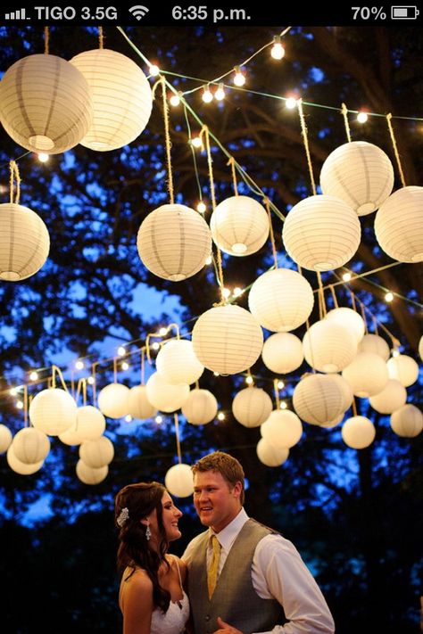 Lanterns Hanging, White Paper Lanterns, Round Paper Lanterns, Round Lamp, Wedding Lanterns, Salou, Paper Lanterns, Wedding Lights, Here Comes The Bride