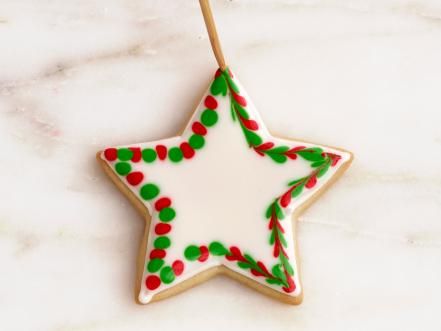 Star Cookies Decorated, Sugar Cookies For Christmas, Royal Icing Christmas Cookies, Decorate Sugar Cookies, Star Sugar Cookies, Green Icing, Cookies For Christmas, Christmas Sugar Cookies Decorated, White Color Scheme