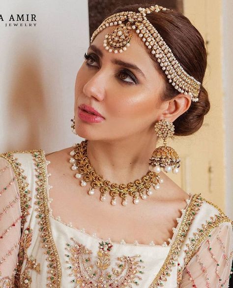 Wedd Dresses, Maira Khan, Mahira Khan Dresses, Pakistani Beauty, Asian Dresses, Pakistani Bridal Makeup, Girls Designer Dresses, Pakistani Drama, Mahira Khan