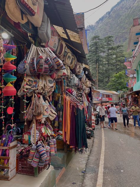 Kasol Market. Kalaw, Delhi City, Mountains Aesthetic, Travel Picture Ideas, Best Snapchat, Mussoorie, Artsy Photos, Snap Friends, Nepal Travel