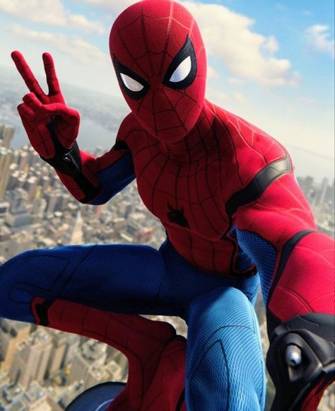 Spider Man Selfie, Superhero Quiz, Man Selfie, Cristiano Ronaldo Manchester, Disney Quiz, Interesting Quizzes, The Big Boss, Brand New Day, Spiderman Homecoming