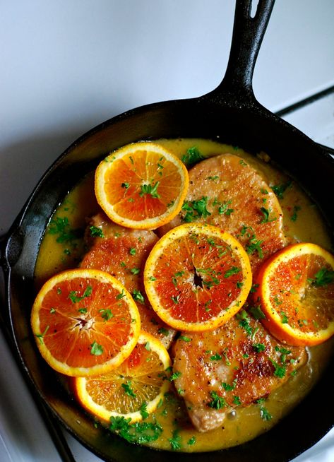 skillet pork chops l'orange - ChinDeep Skillet Pork Chops, Fruit Tart Recipe, Cooking With White Wine, Savory Meals, Mandarin Oranges, Pork Ham, Pork Dinner, Orange Sauce, Pork Cutlets