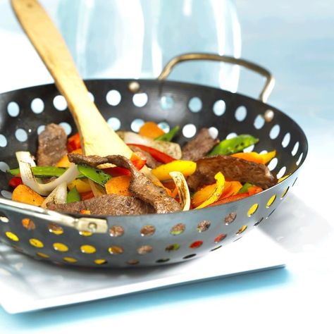 Beef Stir-Fry Barbecue Style - Canadian Beef | Canada Beef Stir Fry On The Grill, Asian Chili Sauce, Grilled Beef Recipes, Wok Recipes, Beef Stir Fry Recipes, Barbeque Recipes, Gluten Free Chili, Beef Stir Fry, Honey Garlic Chicken