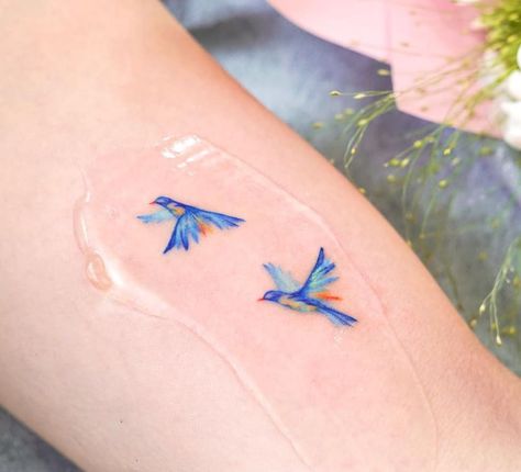 Bluebird Tattoo Meaning, Free Bird Tattoo, Kingfisher Tattoo, Hen Tattoo, Colorful Bird Tattoos, Bird Tattoo Ribs, Swallow Tattoos, Hummingbird Tattoos, Small Bird Tattoos