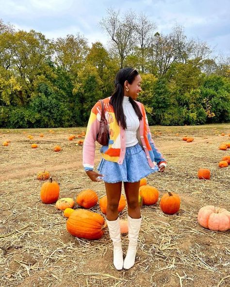 Pumpkin Patch Black Women, Cute Pumpkin Patch Outfits, Star At Night, Pumpkin Patch Outfits, Couple Dates, Halloween Outfit Ideas, Patch Outfit, Halloween 23, Pumpkin Patch Outfit