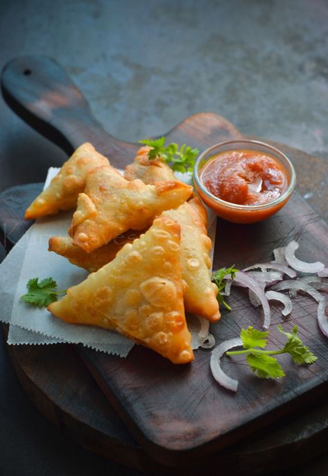 Paneer Samosa | Kurryleaves Samosa Dough Recipe, Samosa Photography, Samosa Filling Recipe, Vegetable Samosa Recipe, Samosa Chaat Recipe, Paneer Samosa, Samosa Dough, Cheese Samosa, Samosa Filling