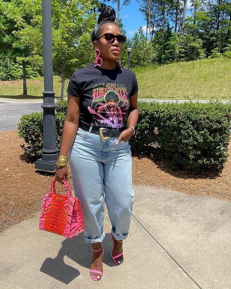 Instagram Casual Spring Night Outfit, Black Women Graphic Tees Outfits, Spring Summer Work Outfits 2024, Summer Looks Black Women, Cute Hangout Outfits, Casual Movie Outfit, Fall Fashion Outfits Classy, Grown Woman Outfits Summer, Stylish Black Outfits