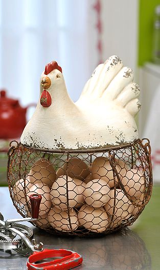 Clay Chicken, Chicken Kitchen, Rooster Kitchen, Chicken Crafts, Brown Eggs, Chicken Decor, Rooster Decor, Chickens And Roosters, Egg Basket