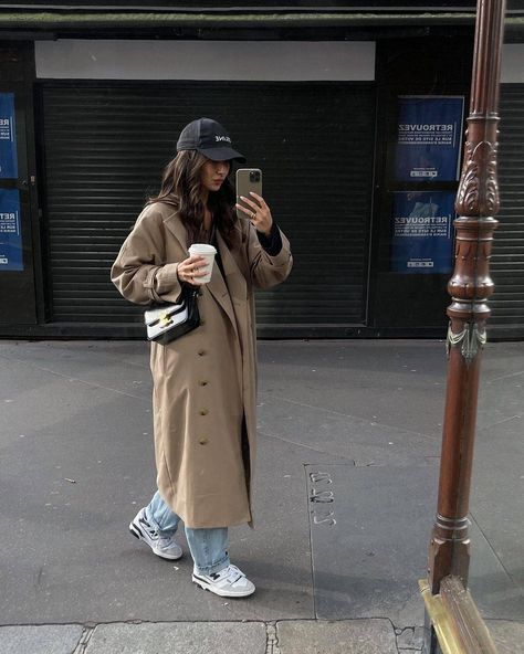 Trench Outfit, 00s Mode, New Balance Outfit, Trench Coat Outfit, Estilo Indie, Streetwear Mode, Autumn Fits, Paris Mode, Paris Outfits