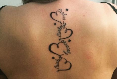 Tatuaggi per figli: ecco i simboli e le frasi da tatuare Mama Tattoos, Tattoo Ideas For Moms, Family Tattoo Ideas, Name Tattoos For Moms, Tattoos Pinterest, Baby Name Tattoos, Tattoo Diy, Family Tattoo Designs, Tattoos With Kids Names