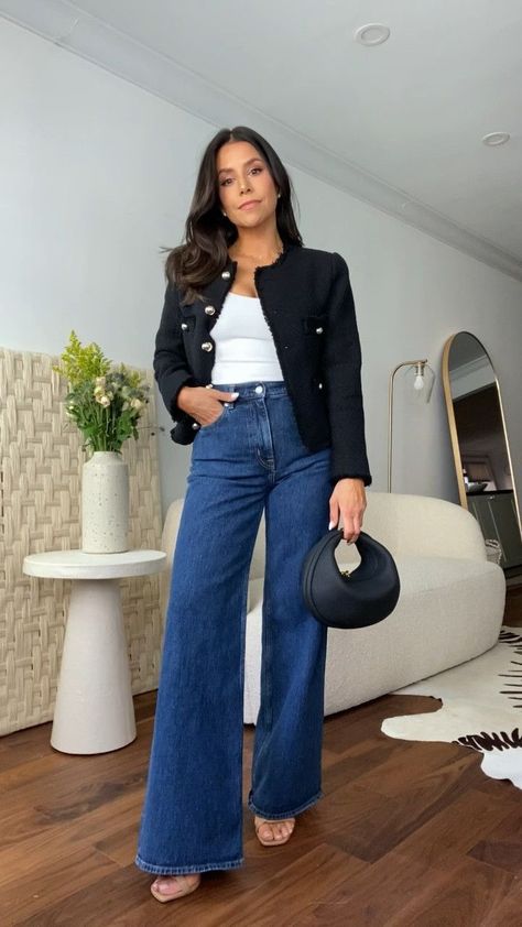 Wide Leg Jeans Outfit Fall Work, Jeans Casual Outfit Work, Wide Leg Jeans Outfit Work, Presenter Outfit, Wide Leg Jeans Outfit Winter Casual, Outfits With Flared Jeans, Bootcut Jeans Outfit Casual, Boot Cut Pants Outfit, Hoco Outfit Ideas