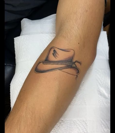 Arthur Morgan Hat Tattoo, Red Dead Tattoo Ideas, Arthur Morgan Tattoo Ideas, Red Dead Redemption 2 Tattoo Ideas, Forarm Sleeve, Arthur Morgan Tattoo, Red Dead Redemption Tattoo, Matthew Tattoo, Rdr2 Tattoo