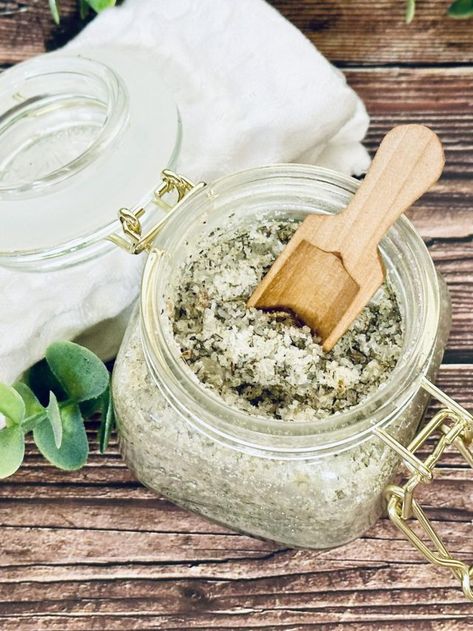 How to Make Eucalyptus Bath Soak 11 Eucalyptus Bath Salts, How To Dry Eucalyptus, Dried Eucalyptus Uses, Diy Homewares, Homemade Bath Salts Recipe, Homemade Coffee Scrub, Diy Bath Soak, Diy Bath Salt, Green Tea Soap