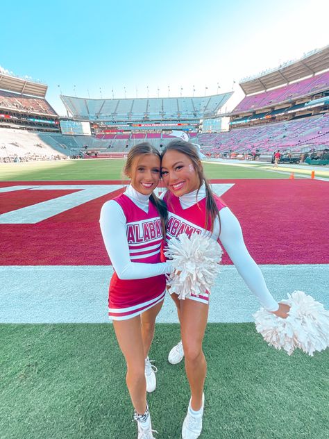 College Cheer Poses, Cheer Uniform High School, Alabama Cheer, Tcu Cheerleaders, Preppy Family, Cheerleading Pics, Sideline Cheer, Cheerleading Photos, College Cheerleading