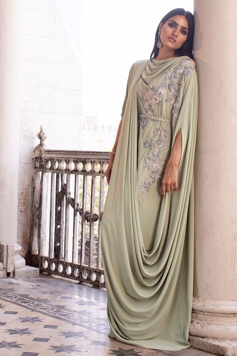 Abaya Fashion Dubai, Eye Movement, Bridal Dresses Pakistan, Drape Gowns, Designer Kurti Patterns, Wedding Dress Guide, Cotton Outfit, Hijabi Style, Royal Dresses