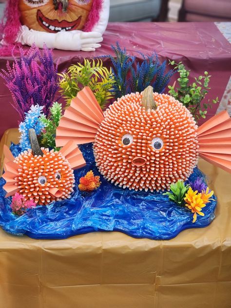 Creative Pumpkin Decorating No Carve, Pumpkin School Contest, Best Decorated Pumpkin Ideas, Pumpkin Puffer Fish, Puffer Fish Pumpkin Decorating, Finding Nemo Pumpkin Ideas, Fish Bowl Pumpkin Decorating, Pumpkin Fish Bowl, Adult Pumpkin Decorating Contest