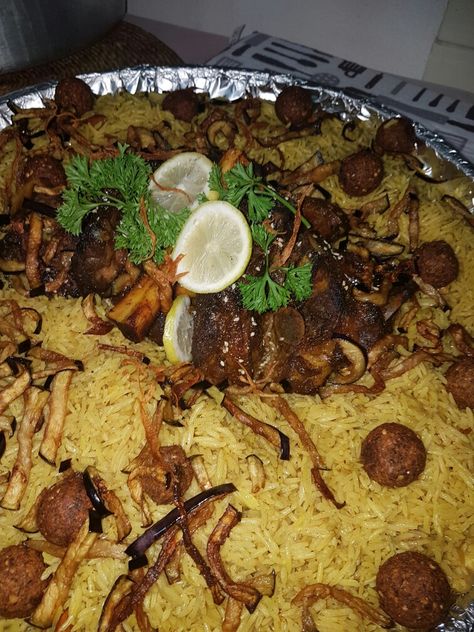 Arabic Lamb Mandi fragrant rice with roasted leg of Lamb. Lamb Mandi, Roasted Leg Of Lamb, Leg Of Lamb, Lamb Roast, Middle Eastern, Steak, Food And Drink, Rice, Meat