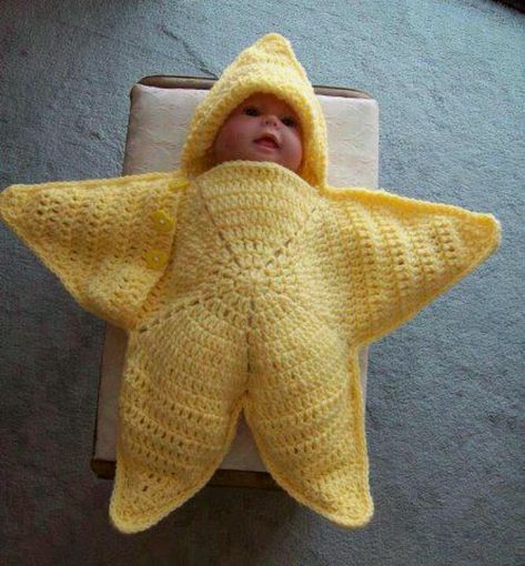 CUTE!!!!! Kinda reminds me of Maggie from the Simpsons. Her snow suit is star-shaped just like this onesie. Star Blanket, Baby Wearing, Twinkle Twinkle, Yellow, Crochet