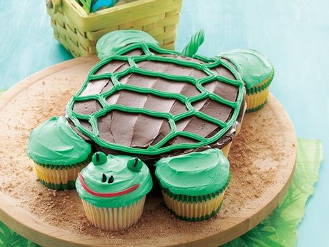 Pull-Apart Turtle Cupcakes Easy Kids Birthday Cakes, Cupcake Receptek, Turtle Cupcakes, Pull Apart Cupcake Cake, Turtle Cake, Pull Apart Cupcakes, Easy Birthday, Simple Birthday Cake, A Turtle