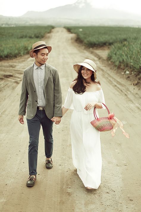 A Vintage-Inspired Outdoor Engagement Shoot in South Cotabato | https://brideandbreakfast.ph/2018/02/15/a-vintage-inspired-outdoor-engagement-shoot-in-south-cotabato/ Vintage Prenup Shoot Philippines, Vintage Prenup Shoot, Vintage Prenup, Prenup Poses, Shoot Concept, Prenup Shoot, Filipiniana Wedding, Prenup Ideas, Prewedding Ideas