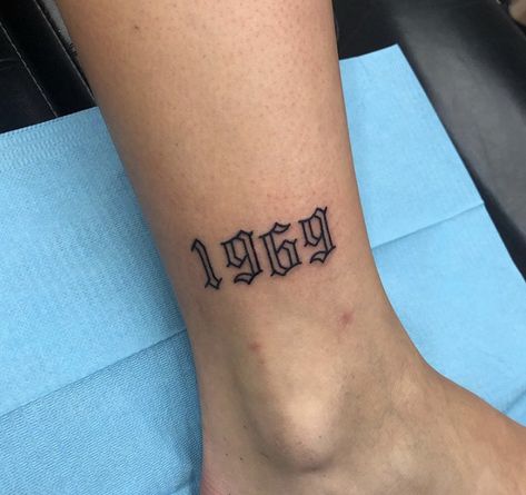 1982 Tattoo, Tattoos Classy, Small Feminine Tattoos, Tattoo On Arm, Forarm Tattoos, Red Ink Tattoos, Dope Tattoos For Women, Tatuaje A Color, Stylist Tattoos