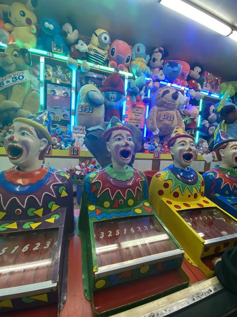 #fun #night #carnival #clowns #sidegames #carnivalgames Indoor Carnival, Night Carnival, Clown Stuff, Fnaf Stuff, Carnival Games, Amusement Park, Circus, Carnival, Art