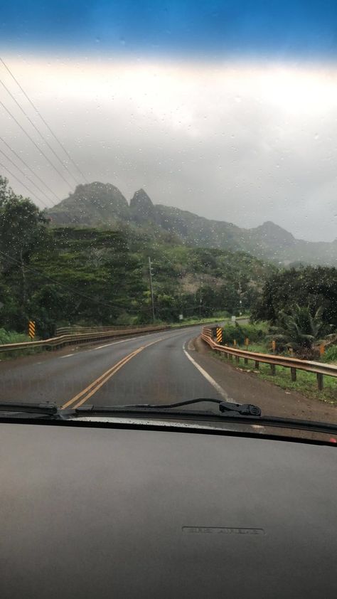 Kauai Aesthetic, Hawaii Rain, Rainy Day Wallpaper, Hawaii Mountains, Aesthetic Summer Vibes, Hawaii Aesthetic, Hawaii Kauai, Mountains Aesthetic, Vacation Hawaii