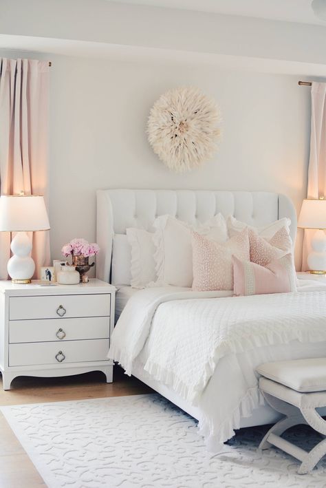 How To Make a Bed Like a Pro – Three Ways to Style Your Bed White Tufted Bed, Amazon Bedroom, Bed Design Modern, White Bed, Simple Bed, Amazon Home Decor, Make Your Bed, Decor Minimalist, White Bedroom