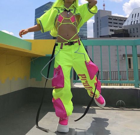 Katya Outfits, Edm Festival Looks, Dance Wear Outfits, Techno Outfit, Techwear Fashion, Neon Style, Neon Outfits, Airbrush App, Rave Girl