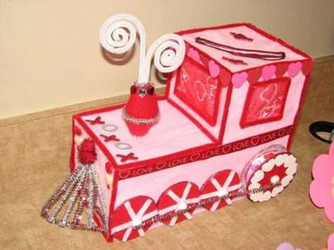 Valentines Train Bag/Box Train Valentine Box Ideas, Unique Valentine Box Ideas, Elementary Valentines, Train Valentine, Valentine's Boxes, Vday Crafts, Valentines Card Holder, Box Train, Girls Valentines Boxes