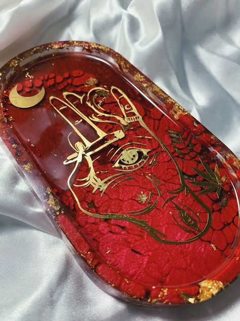 Diy Rolling Tray Ideas, Rolling Tray Paint Ideas, Clay Rolling Tray, Witch Workshop, Resin Rolling Tray, Diy Clothes Projects, Resin Trays, Palmistry Hand, Creation Art