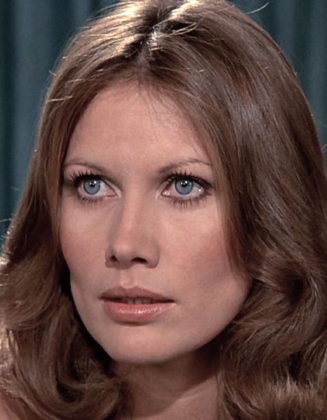 Maud Adams est Octopussy (1983) - Octopussy Maude Adams, Maud Adams, 007 James Bond, Goth Glam, Roger Moore, Bond Girl, Bond Girls, Bond Films, Bond Movies