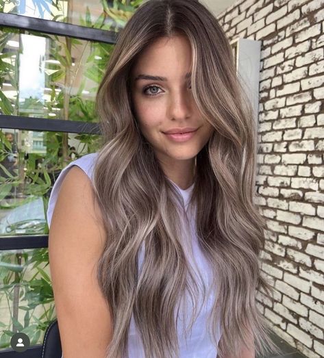 Haircut Selfie, Photo Hijab, Rambut Brunette, Brown Hair Looks, Brown Hair Inspo, Brunette Hair With Highlights, Cute Hairstyle, Brown Hair Balayage, Haircut Inspiration