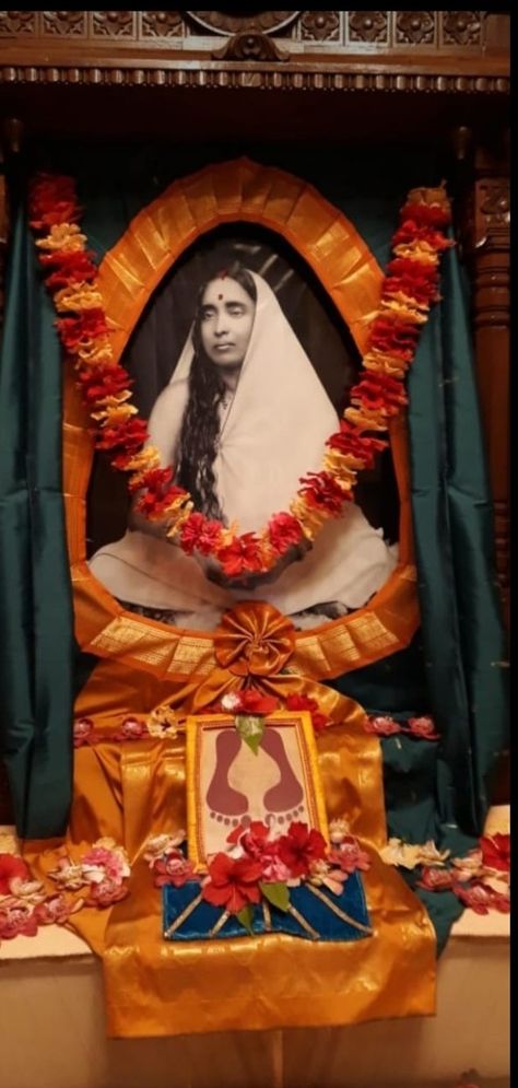 Maa Sarada Devi, Devi Photos, Maa Pictures, Durga Maa Pictures, Hindu Aesthetic, Sarada Devi, Saraswati Photo, Durga Ma, Saints Of India