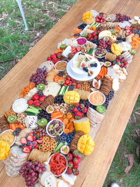 Vegan Grazing Tables Delivery in Melbourne | Platternboe.com.au Diy Grazing Table, Christmas Buffet Table, Grazing Platter, Amazing Food Platters, Party Food Buffet, Edible Crafts, Charcuterie Inspiration, Grazing Table, Party Food Platters