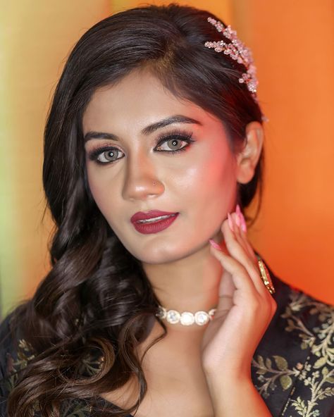 Serving you some Glow-up goals for Picture Perfect Party look with flawless skin, shimmering eyes, fluttery lashes, and bold lips! 🤩 . . . . . . [ Makeup Artist | Makeup Artist in Ahmedabad | Engagement Bride | Bow Hairstyle | Hairstyle for Engagement ] #makeupartistinahmedabad #ahmedabadmakeupartist #weddingmakeupartist #ahmedabad_instagram #ahmedabadmodel Engagement Bride Makeup, Bold Lips Makeup, Hairstyle For Engagement, Makeup Artist Makeup, Hairstyle Hairstyle, Engagement Bride, Artist Makeup, Bow Hairstyle, Wedding Makeup Artist