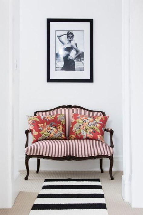 Striped Couch, Antique Bench, Interior Vintage, Design Blogs, Sofas And Chairs, Eclectic Decor, تصميم داخلي, Sofa Design, Vintage Furniture