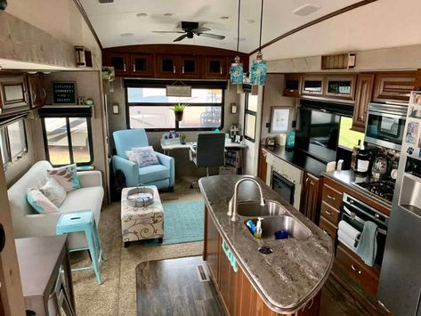 There is no one perfect RV for full-time living, but their is a perfect fit for you. 7 full-time travelers share why their RV is best for full-time living. 5th Wheel Living, Rv Living Room, Airstream Living, Travel Trailer Living, Diy Camper Remodel, Rv Homes, Trailer Living, Rv Living Full Time, Rv Renovations