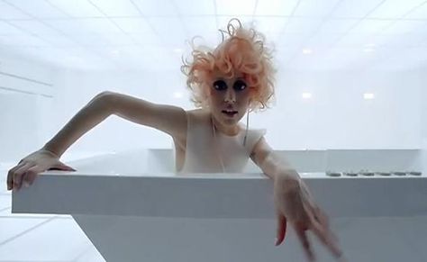 Lady Gaga makeup Bad Romance Video, Lady Gaga Bad Romance, Romance Video, Bad Romance Lady Gaga, The Fame Monster, Video Fashion, Mother Monster, Bad Romance, Alter Ego