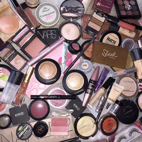 2016 Makeup Products, Highlight Makeup Aesthetic, 2016 Makeup Aesthetic, 2010 Makeup Products, Lots Of Makeup Aesthetic, Perfume Collection Display, Makeup Beauty Room, Pink Makeup Collection Aesthetic, Makeup Collection Goals