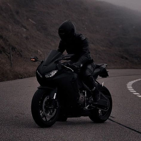 Motorcycle Guy, Biker Photography, Hot Biker Guys, Moto Yamaha, Stylish Bike, Motocross Love, Image Moto, Мотоциклы Cafe Racers, Bike Aesthetic