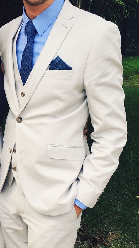 Cream Suit With Blue Shirt Men, White Suit Blue Shirt, Pale Blue Suit Mens, White Suit Blue Tie, Beige Suit Blue Shirt, Beige Suit With Blue Tie, Tan Suit Blue Tie, Beige Suit Blue Tie, Cream Suits For Men Wedding