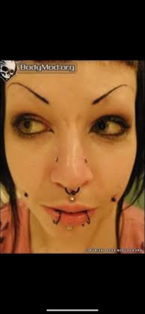 Mall Goth 90s, Mall Goth Makeup, Mod Makeup, Goth 90s, Scene Makeup, Mod Jewelry, Piercing Inspo, Face Piercings, Cool Piercings