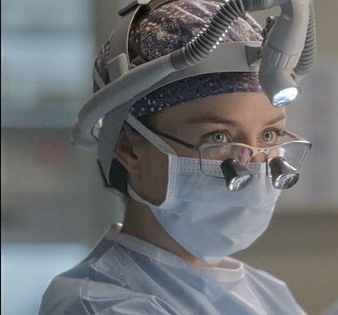 Amelia Shepherd Aesthetic, Female Neurosurgeon, Greys Anatomy Episodes, Big Nose Beauty, Medical Photography, Aesthetic Doctor, Amelia Shepherd, Caterina Scorsone, Medical Student Motivation